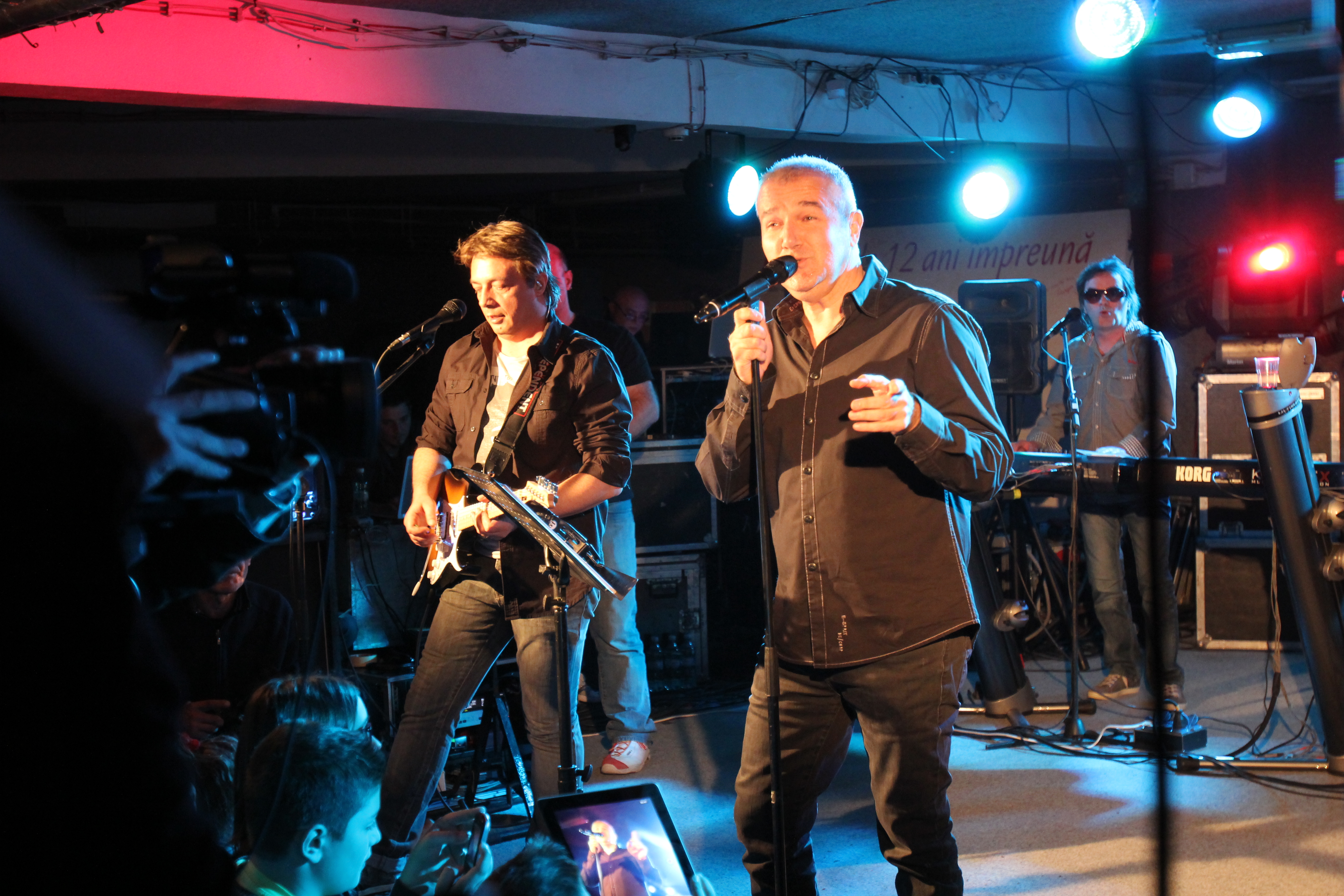 Bittman a cantat alaturi de colegii de la Holograf, in garajul Pro FM