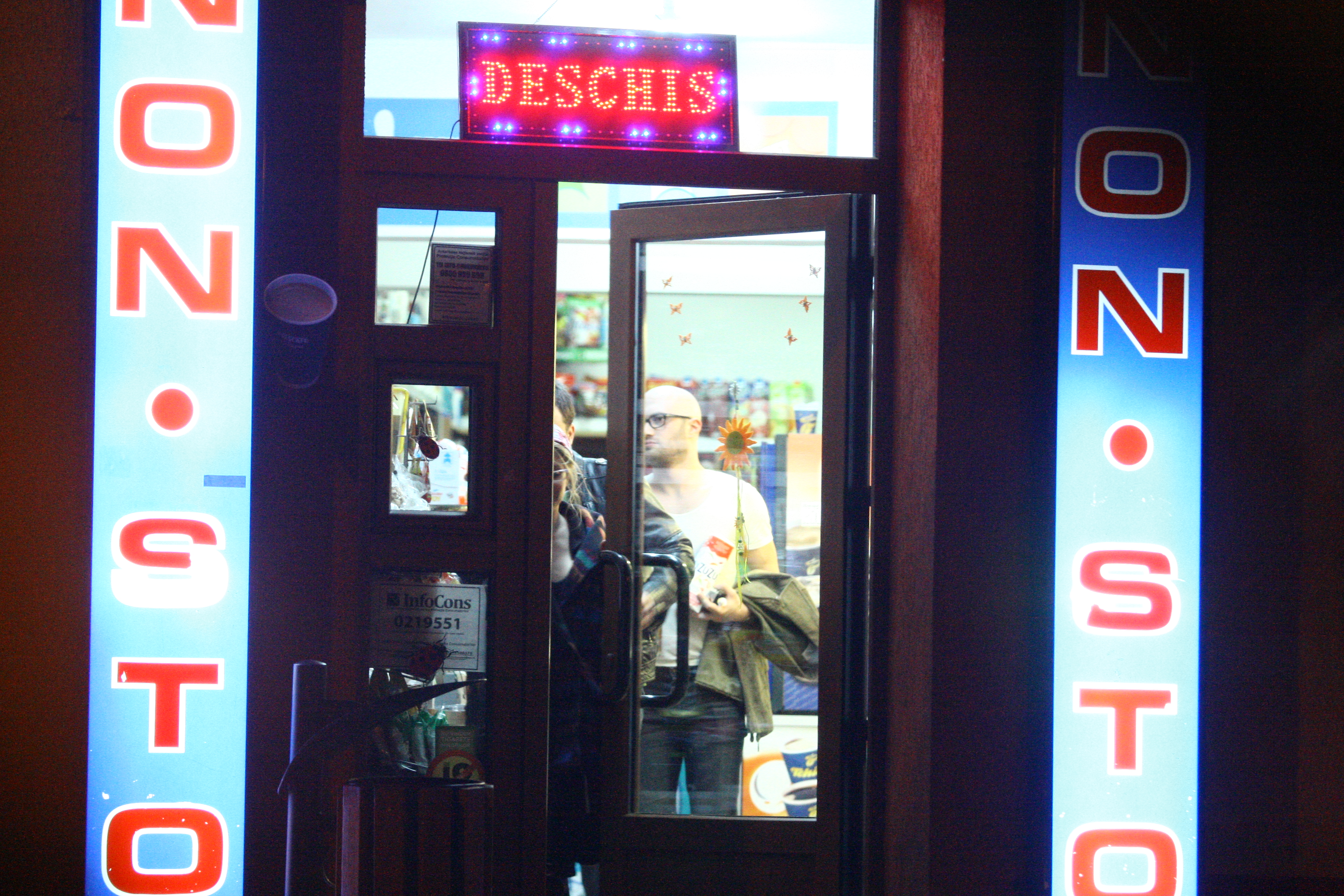 Inainte de a ajunge acasa si-a cumparat lapte si... bere