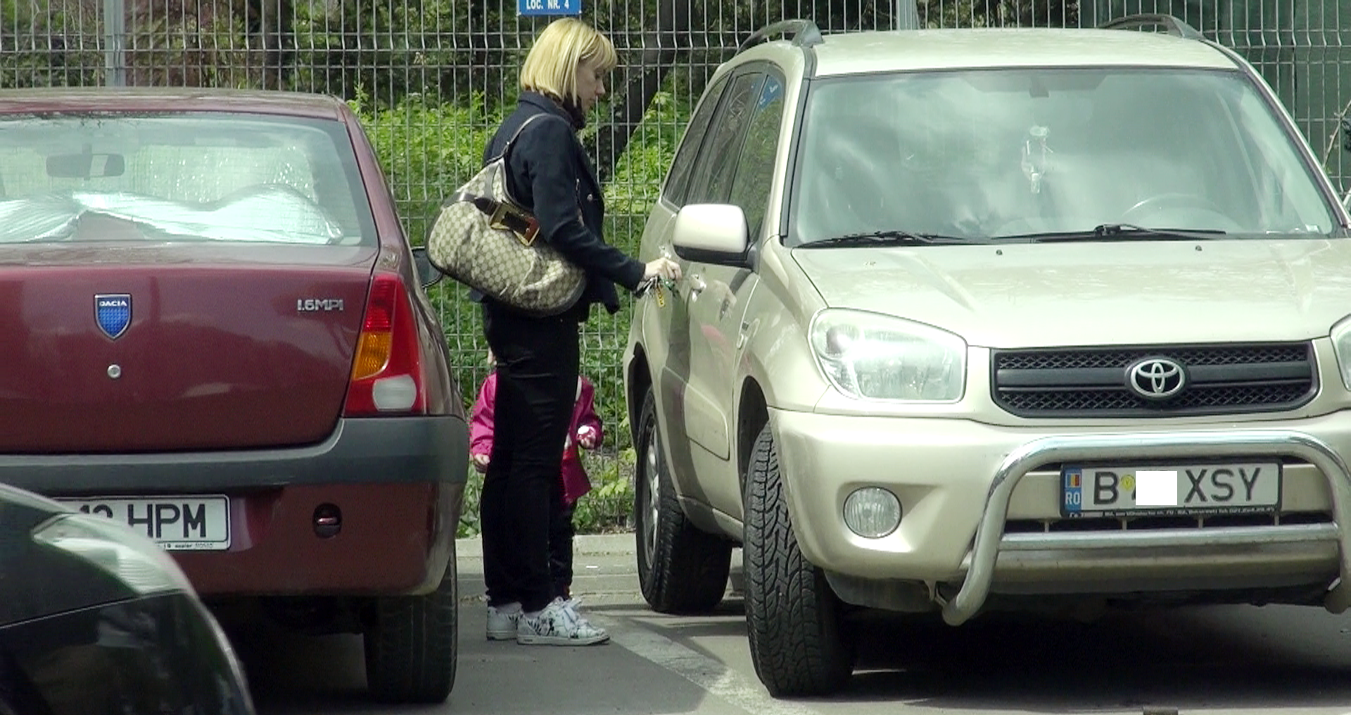 Oana a incuiat masina...