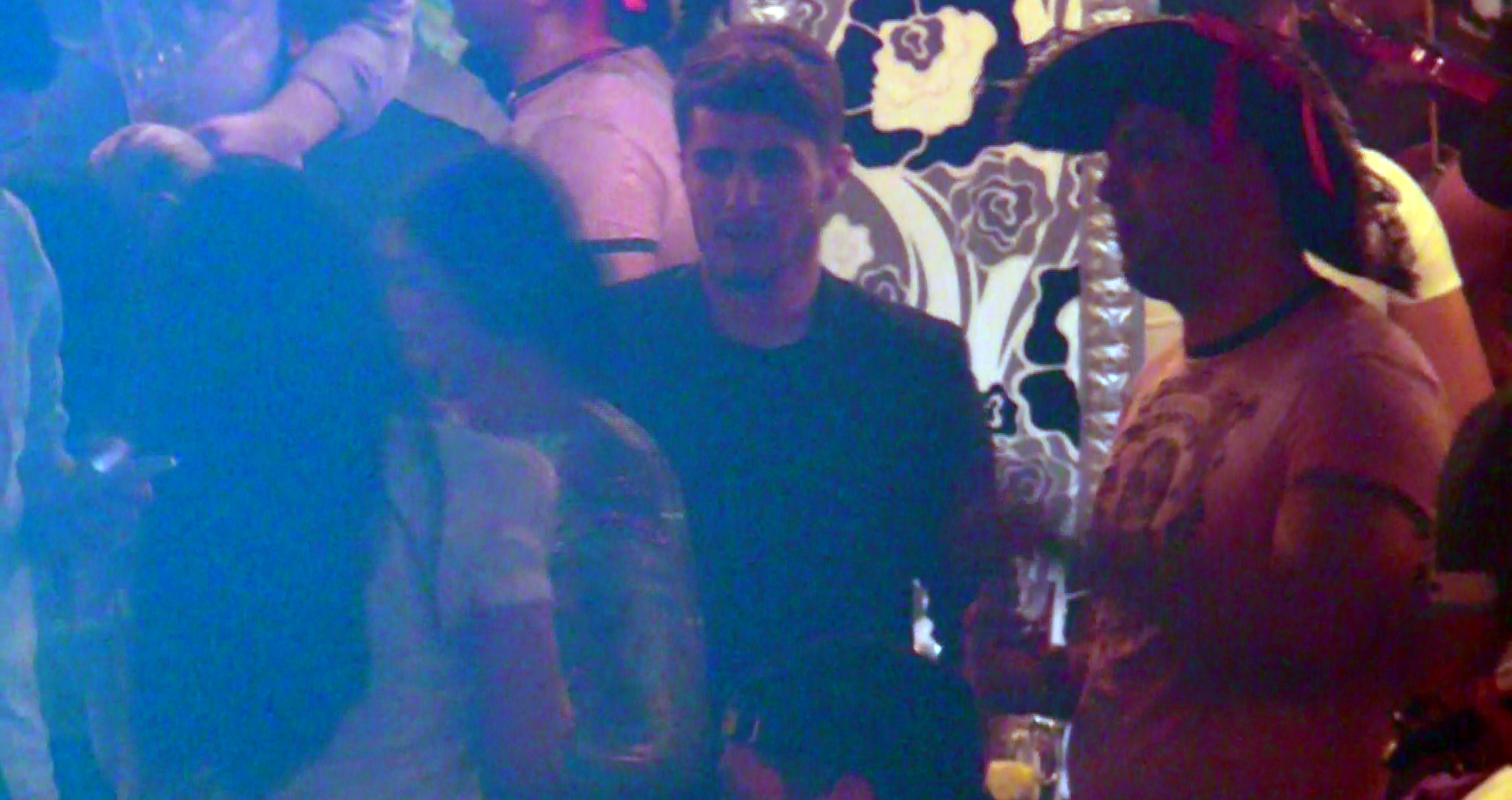 Fotbalistul s-a intalnit la local cu cativa prieteni