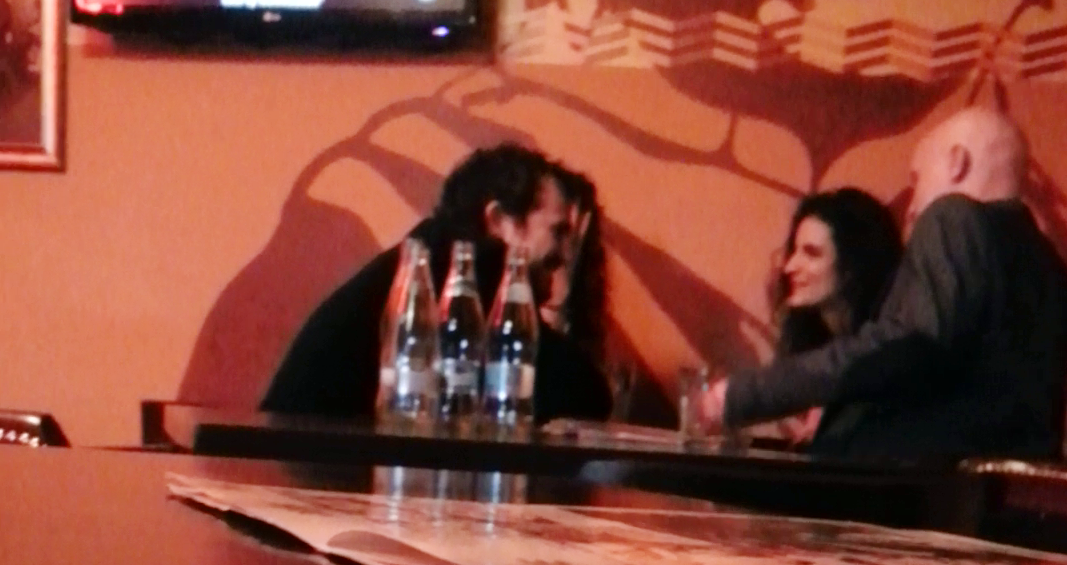 Cei patru au mancat intr-un restaurant, unde au barfit mai multi colegi