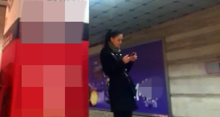 Eleni circula cu metroul si nu cu masini de fite