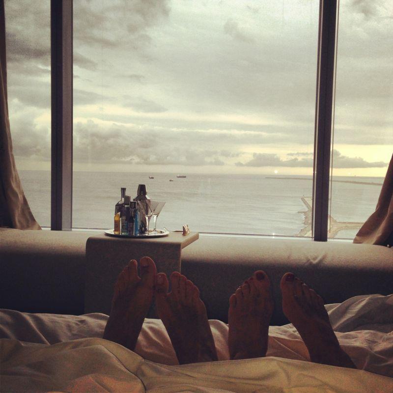 Vica si Larisa nu au ascuns faptul ca au impartit patul la Barcelona