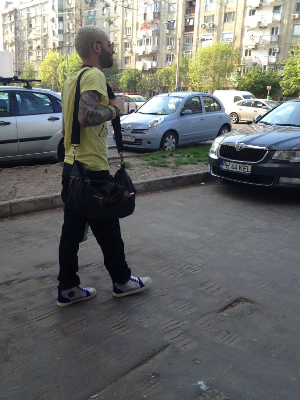 Matteo le poarta non-stop sustinand ca sunt cele mai comode incaltari pe care le are