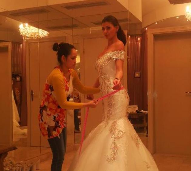 Ramona Gabor a mai imbracat rochia de mireasa, insa in prezentarile de moda