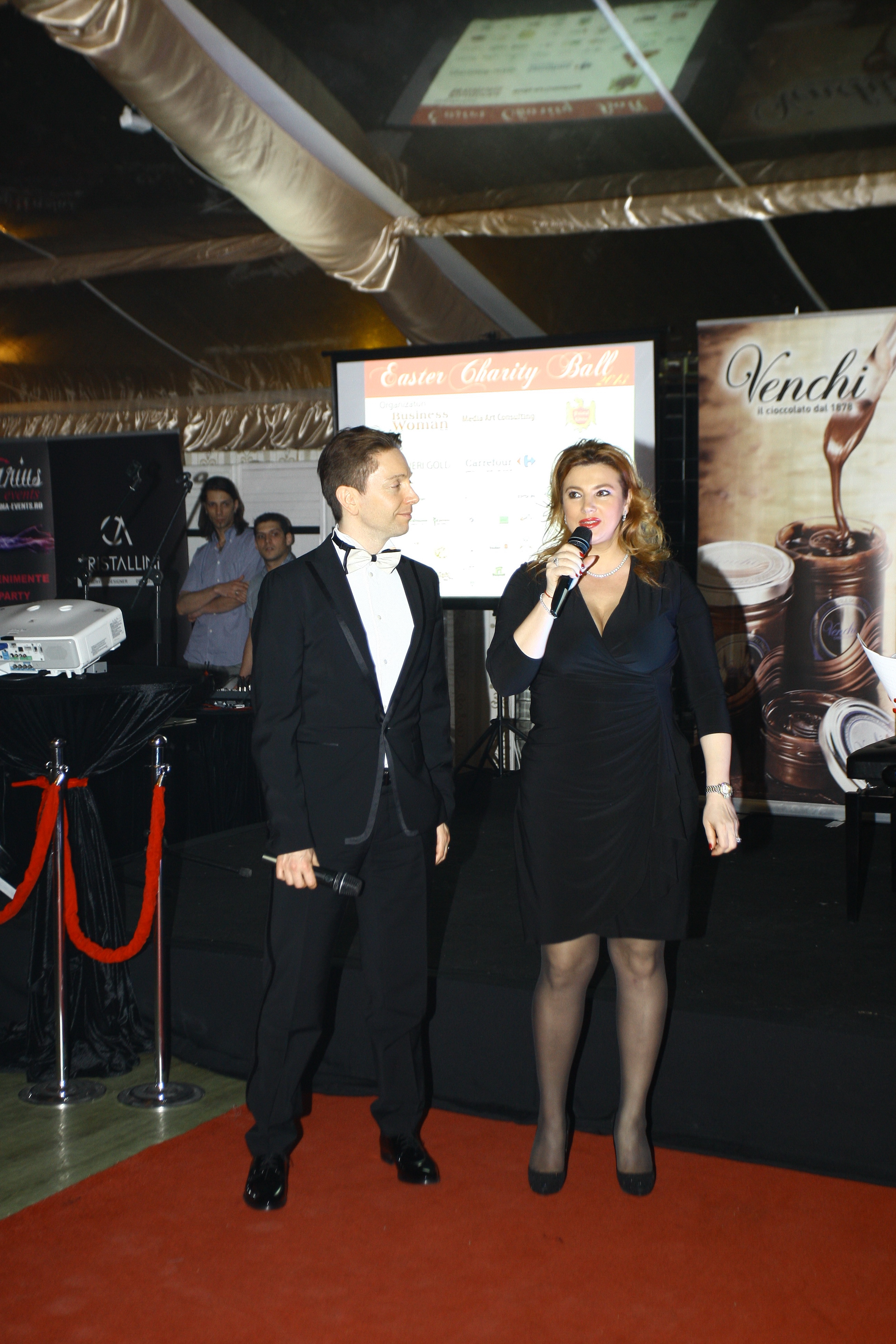 Mihaela a fost prezenta miercuri seara la un eveniment caritabil, unde a donat haine si alimente pentru copiii dintr-un orfelinat