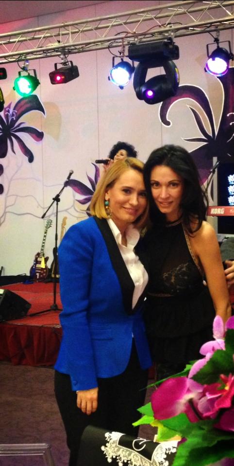 Nicoleta Luciu si Andreea Esca, la un eveniment monden