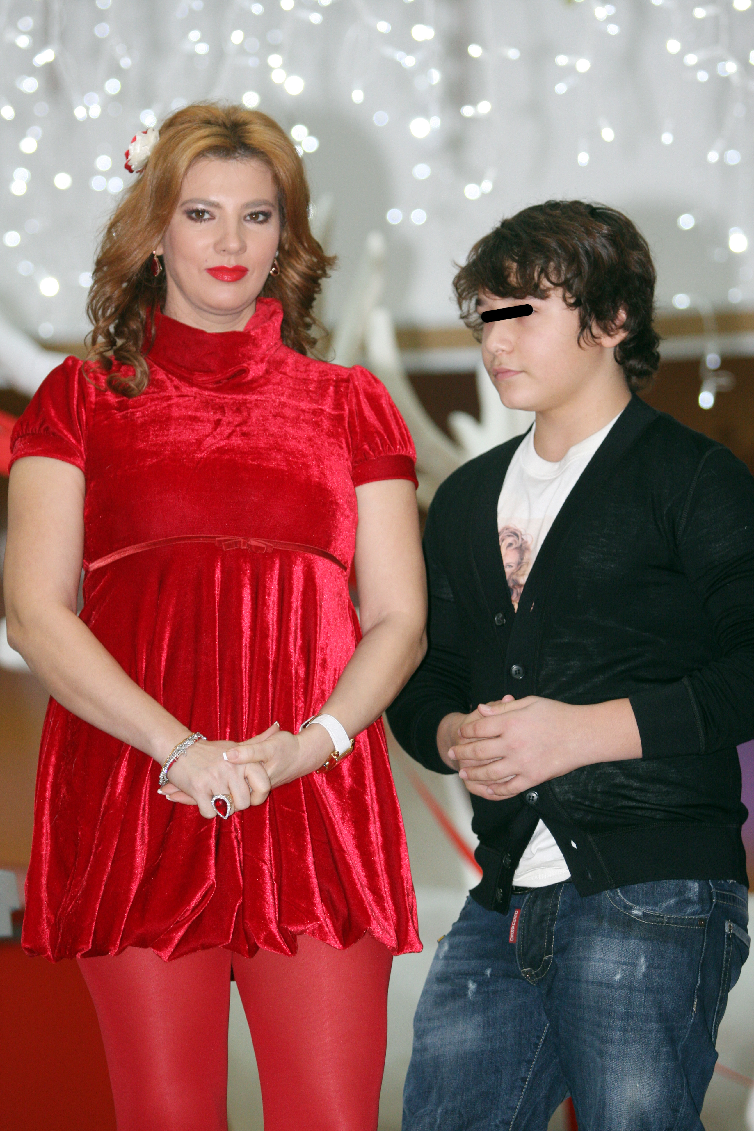 Mihaela este cea mai buna prietena fiului sau, Patrick, in varsta de 16 ani