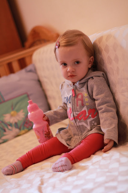 Sara are acum o proteza simpla, doar cu rol estetic