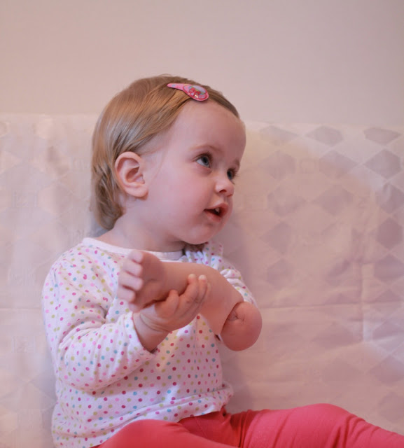 Proteza estetica inlocuieste lipsa manutei, insa nu o ajuta sa prinda obiecte, sa faca miscari asemanatoare unei proteze functionala.