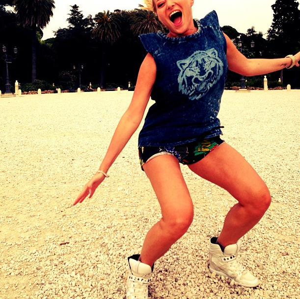 Delia are o colectie impresionanta de adidasi, de toate felurile