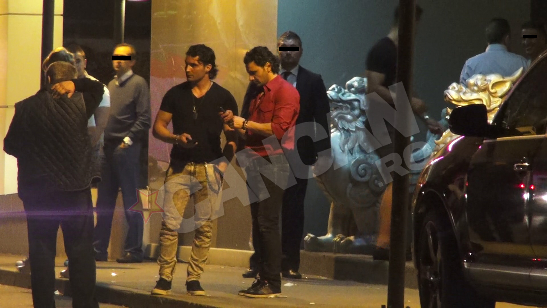 Latin Lover-ul a plecat din club in zori insotit de un amic