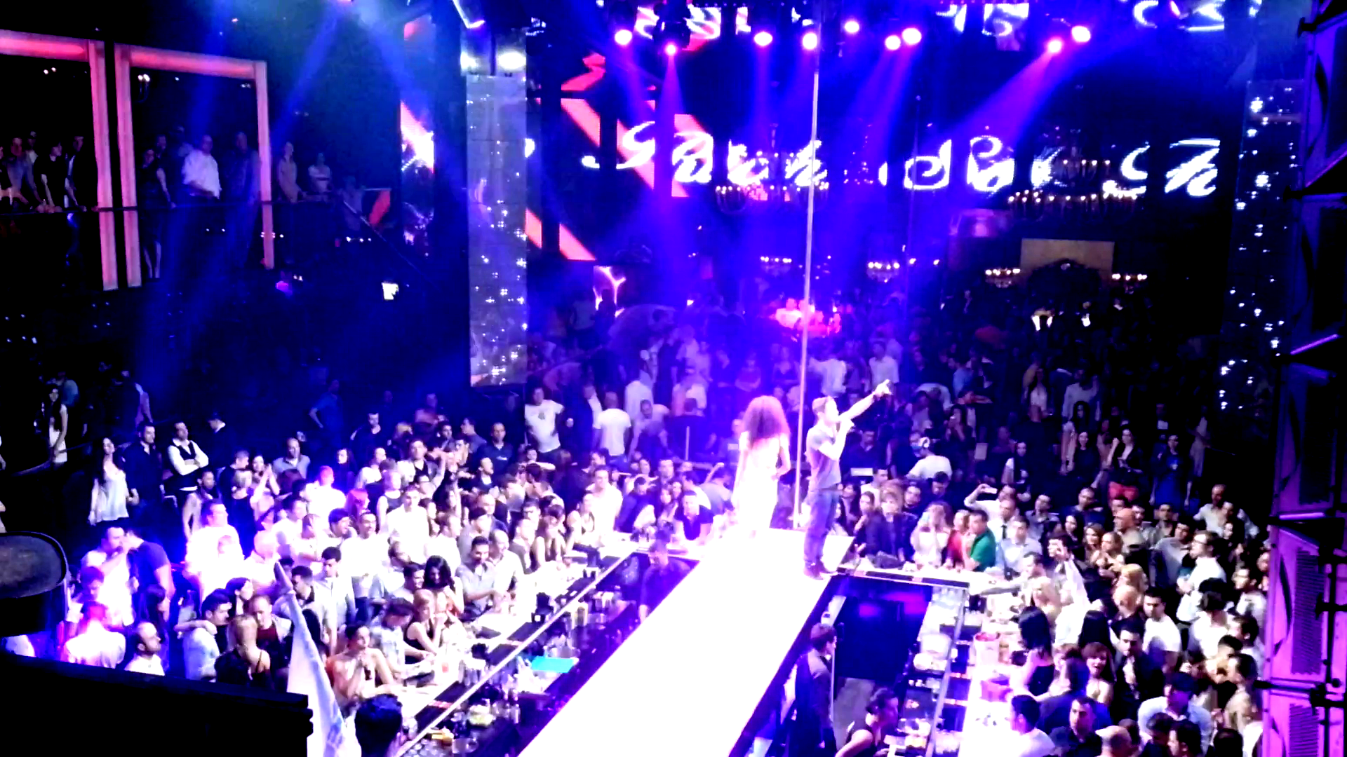 Tanarul intrepreteaza doar coveruri