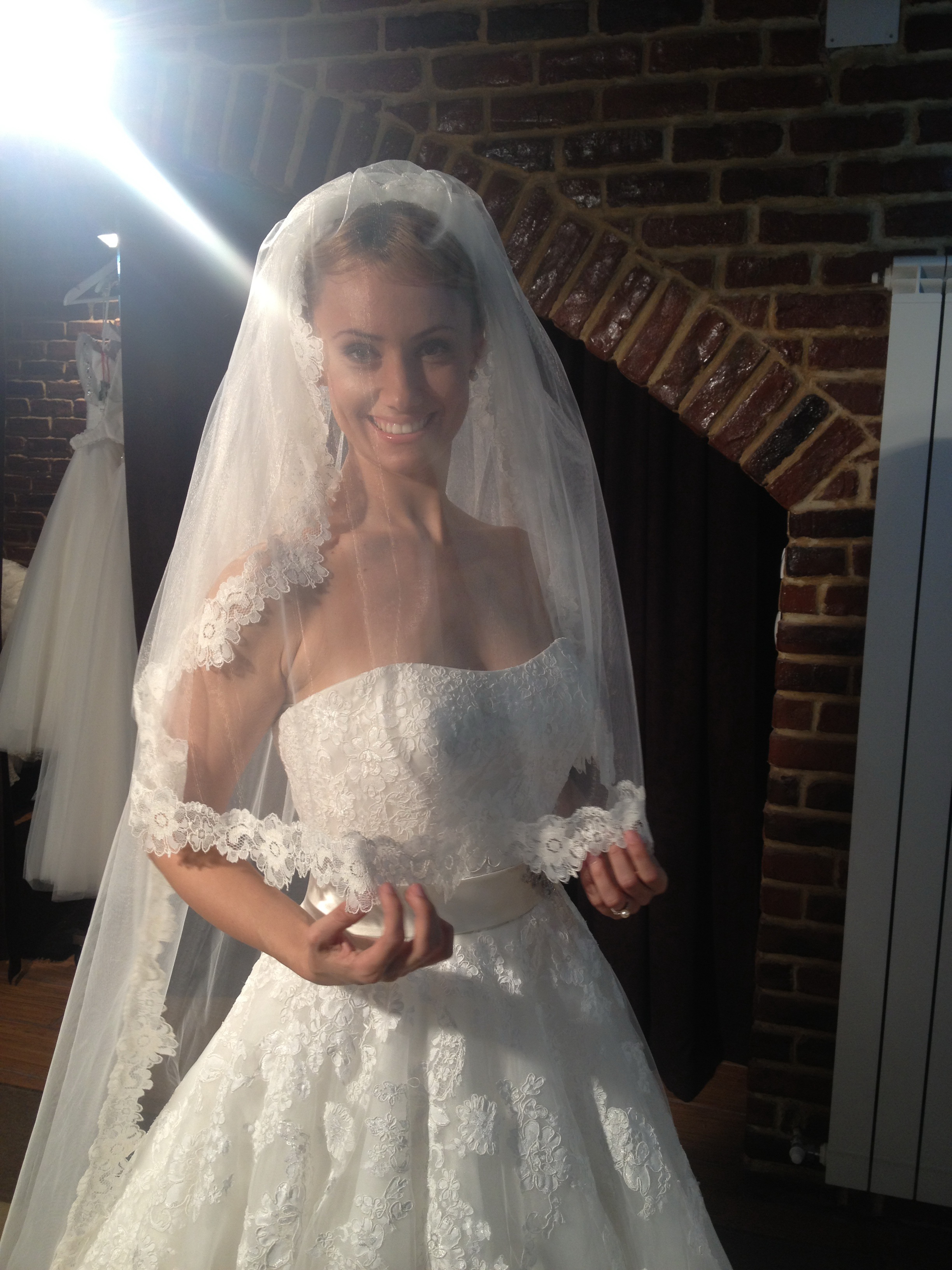 In ziua nuntii, Oana va schimba trei rochii de mireasa