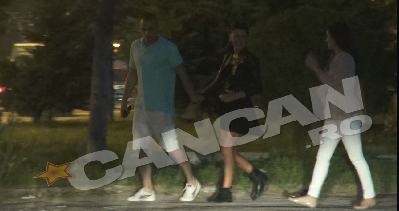 Imediat dupa ce a coborat din masina, Vladimir a luat-o de mana pe satena care il insotea