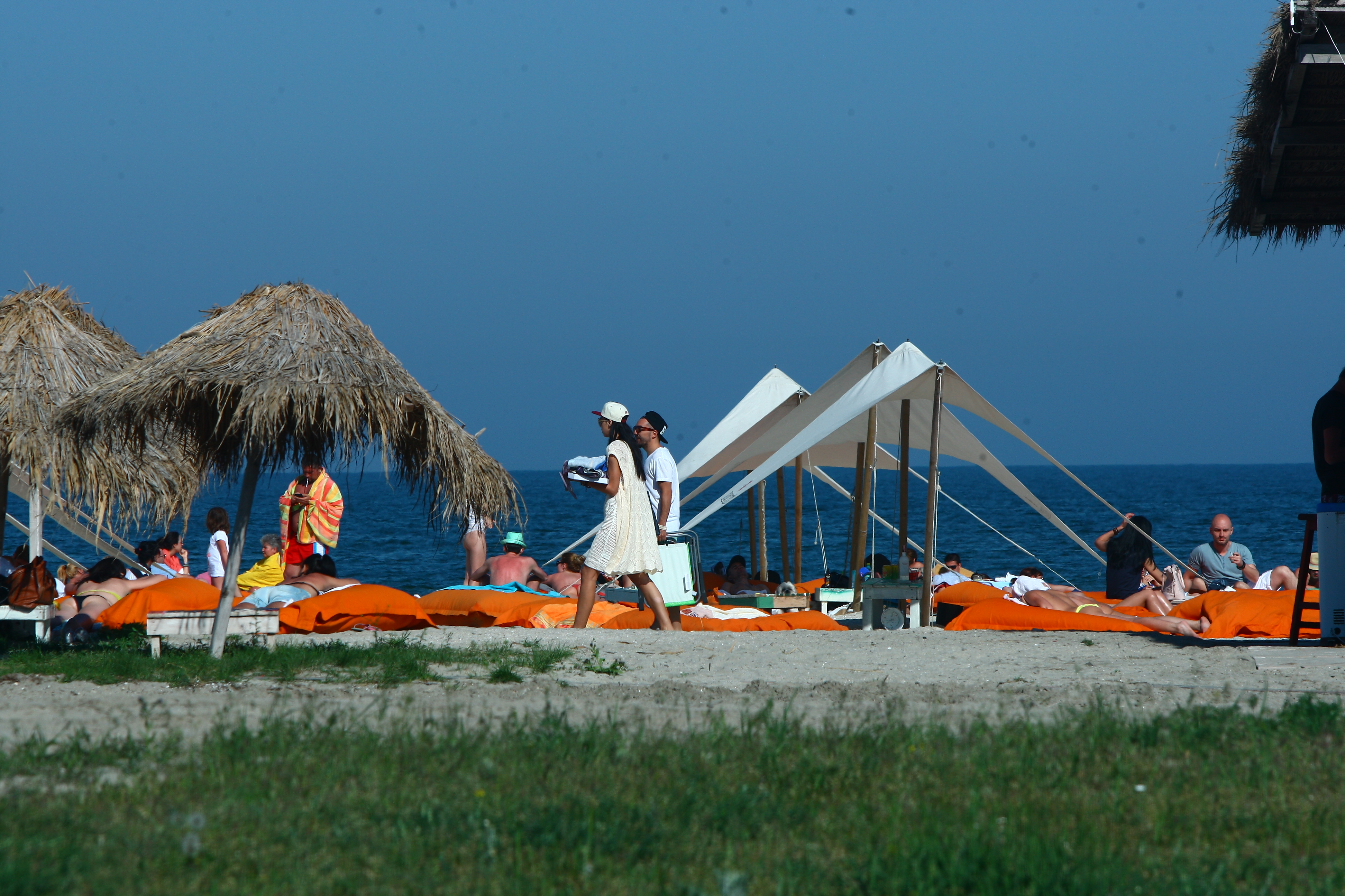 Cantaretul si-a adus scaunelul de acasa