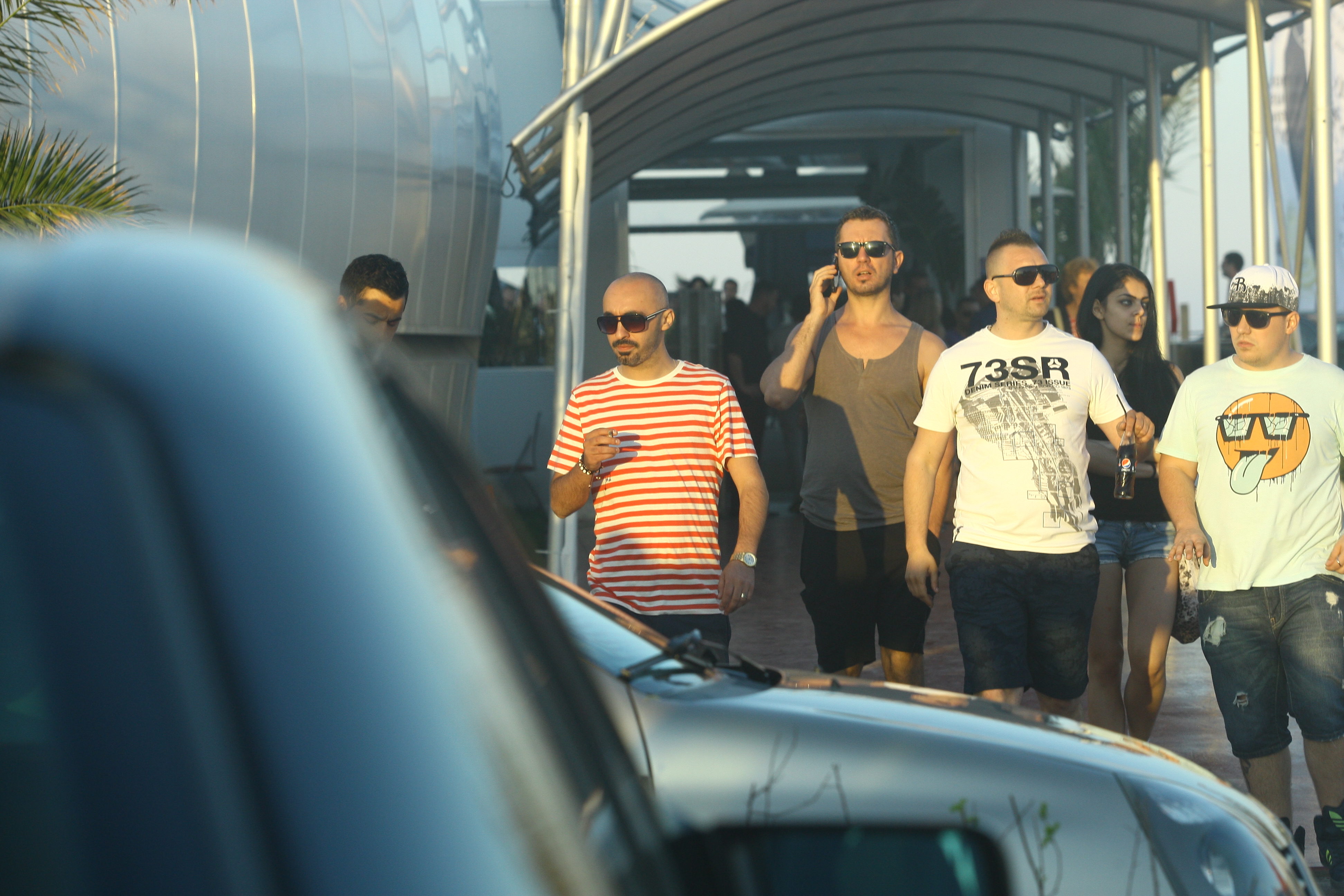 Artistul pleaca singur dupa ce a sustinut un recital cu Loredana