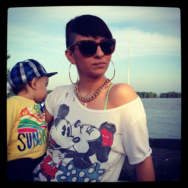 Giulia si-a scos fetita la o plimbare pe faleza din Galati