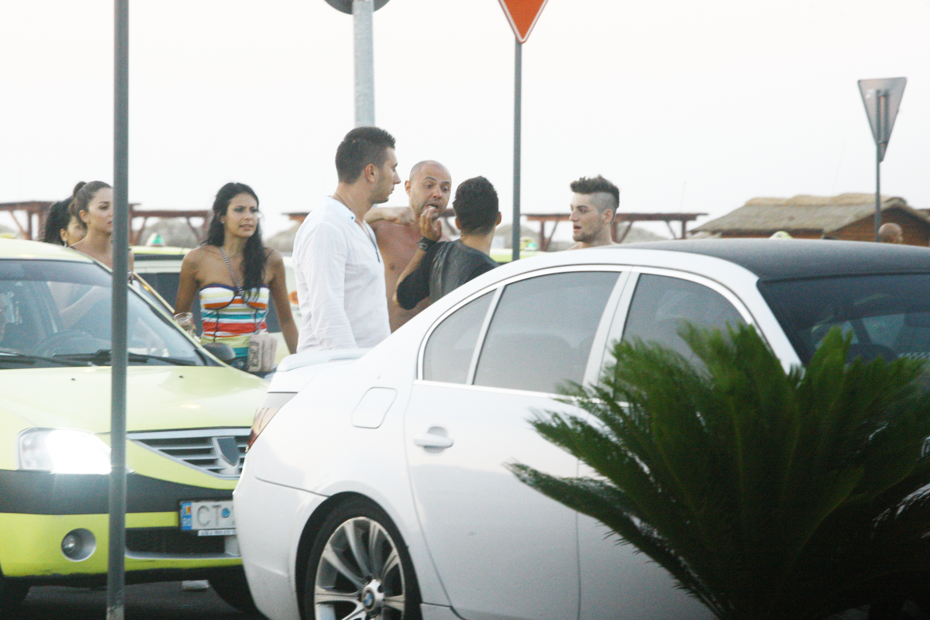 Mitoseru si-a aratat muschii in parcarea unui club de fite din statiunea Mamaia