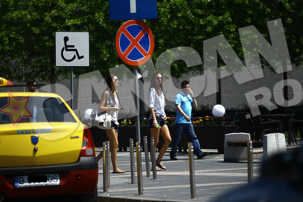 Laura si Cristina Iordache arata exact la fel! Cel putin de la distanta