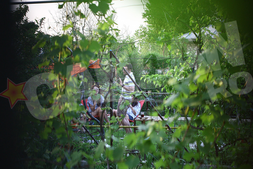 Ajung cu totii la saftica, acolo unde iubitul Mihaelei Radulescu pare sa se simta ca acasa