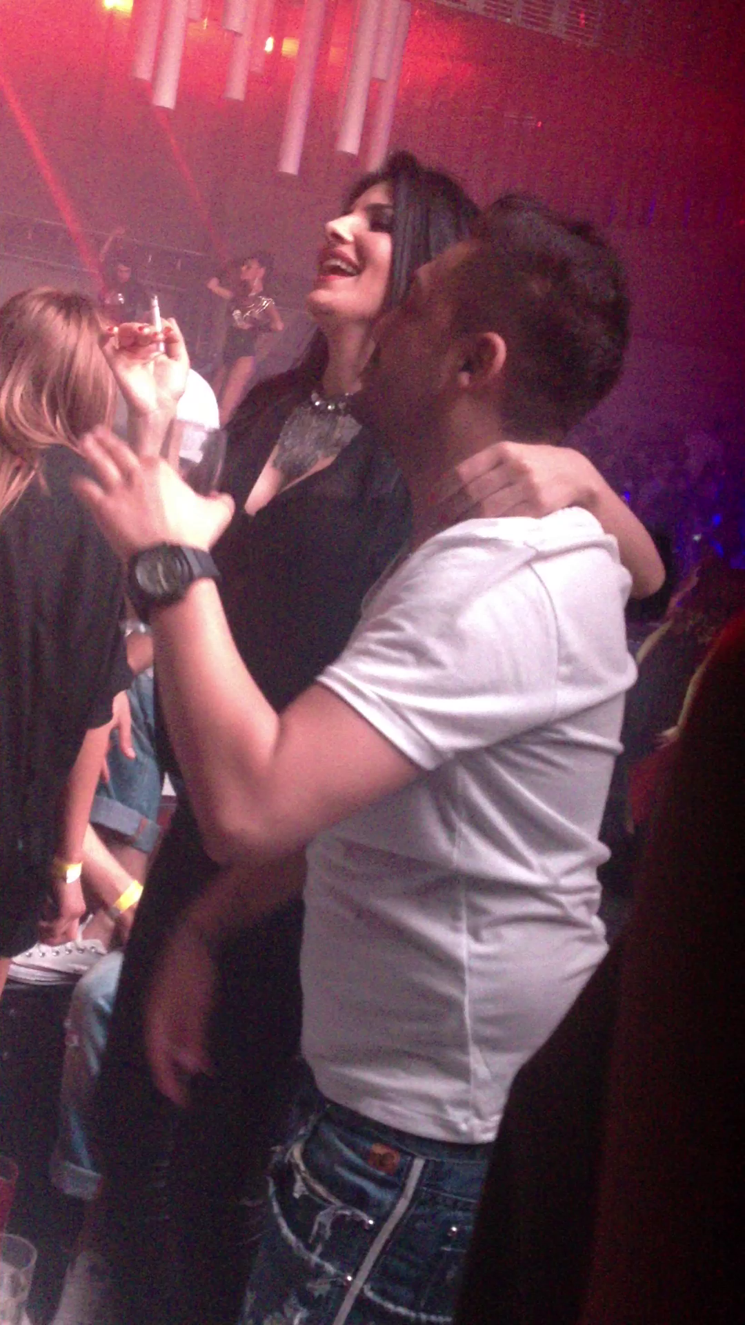 Cei doi danseaza impreuna