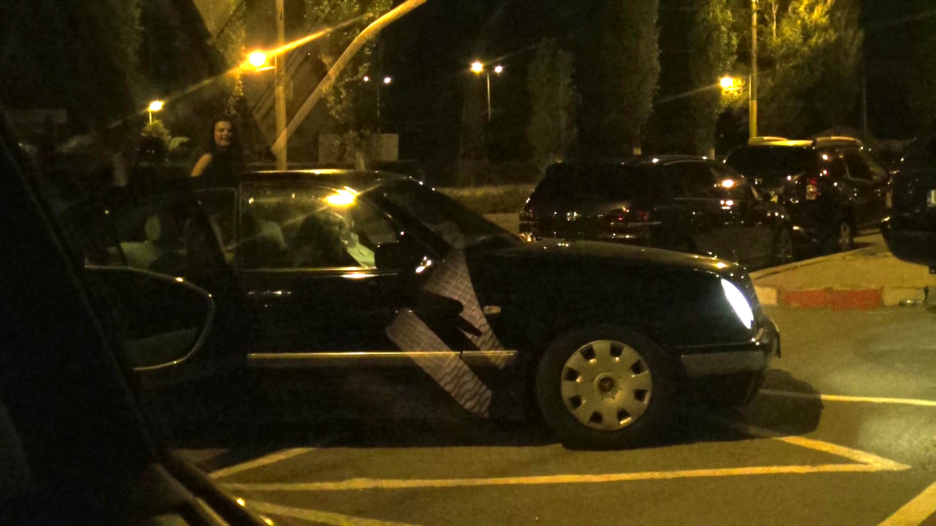 Miko le lasa le lasa pe fetele cu care s-a distrat intreaga seara