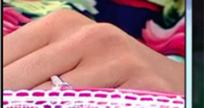 Acesta inelul de logodna primit de la Victor Slav