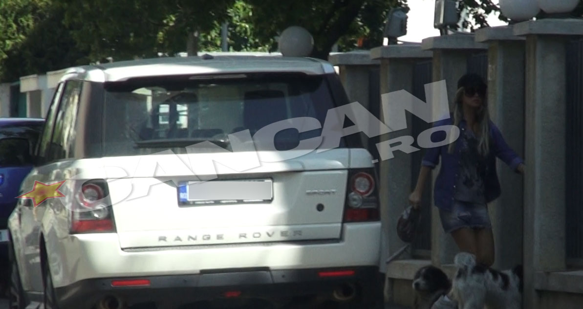 Judy a ajuns la poarta casei inaintea stapanei