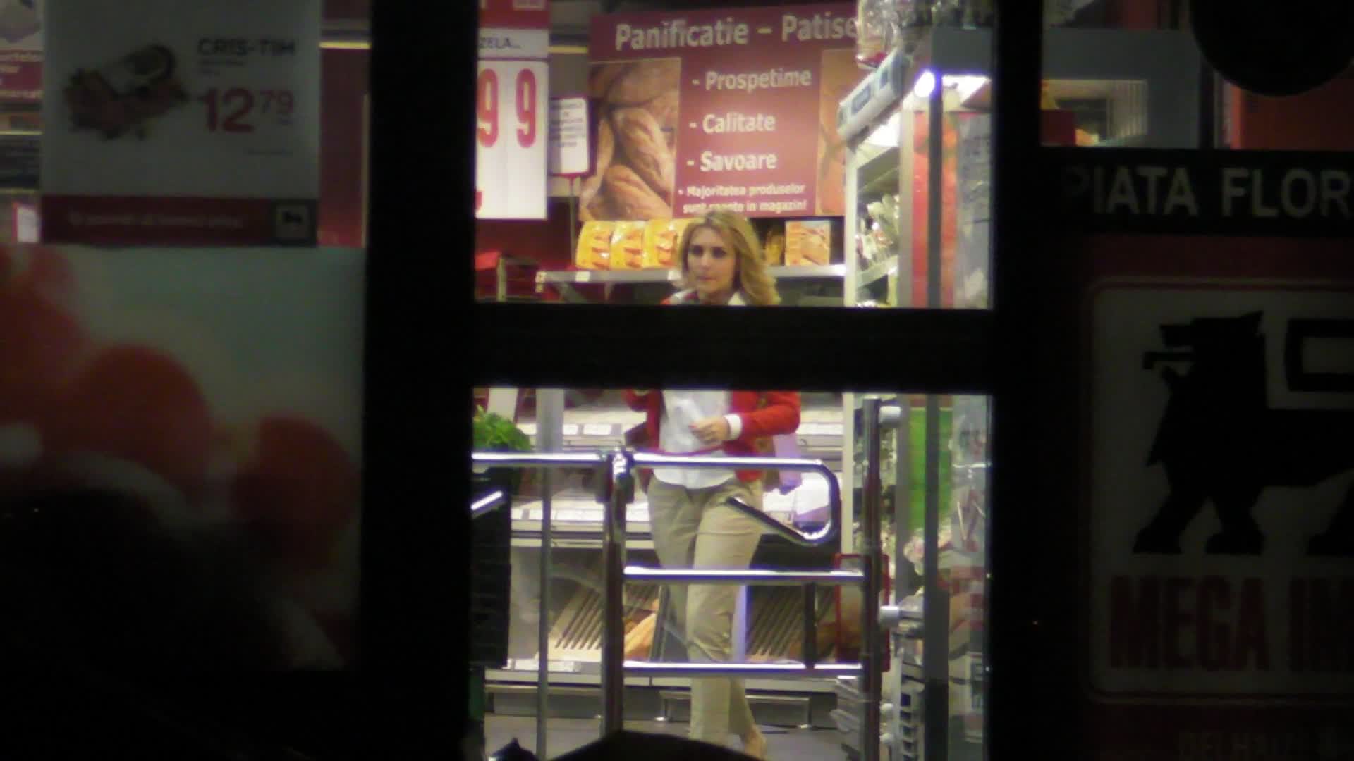 Alina a cumparat si cateva produse de panificatie