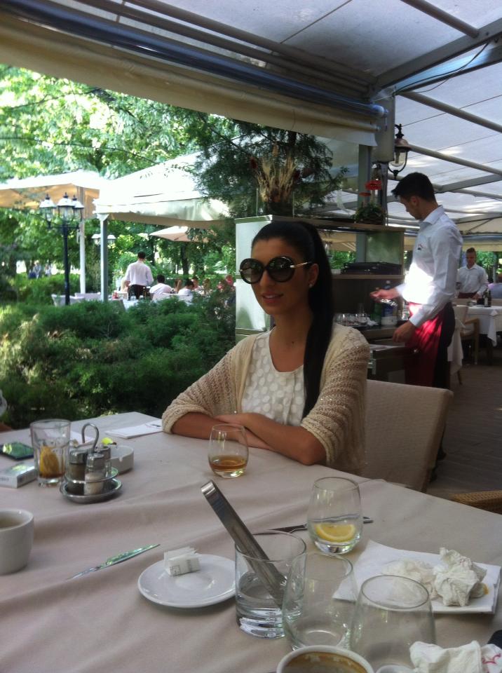 Singura Andreea nu mai poate sa-si ascunda suferinta