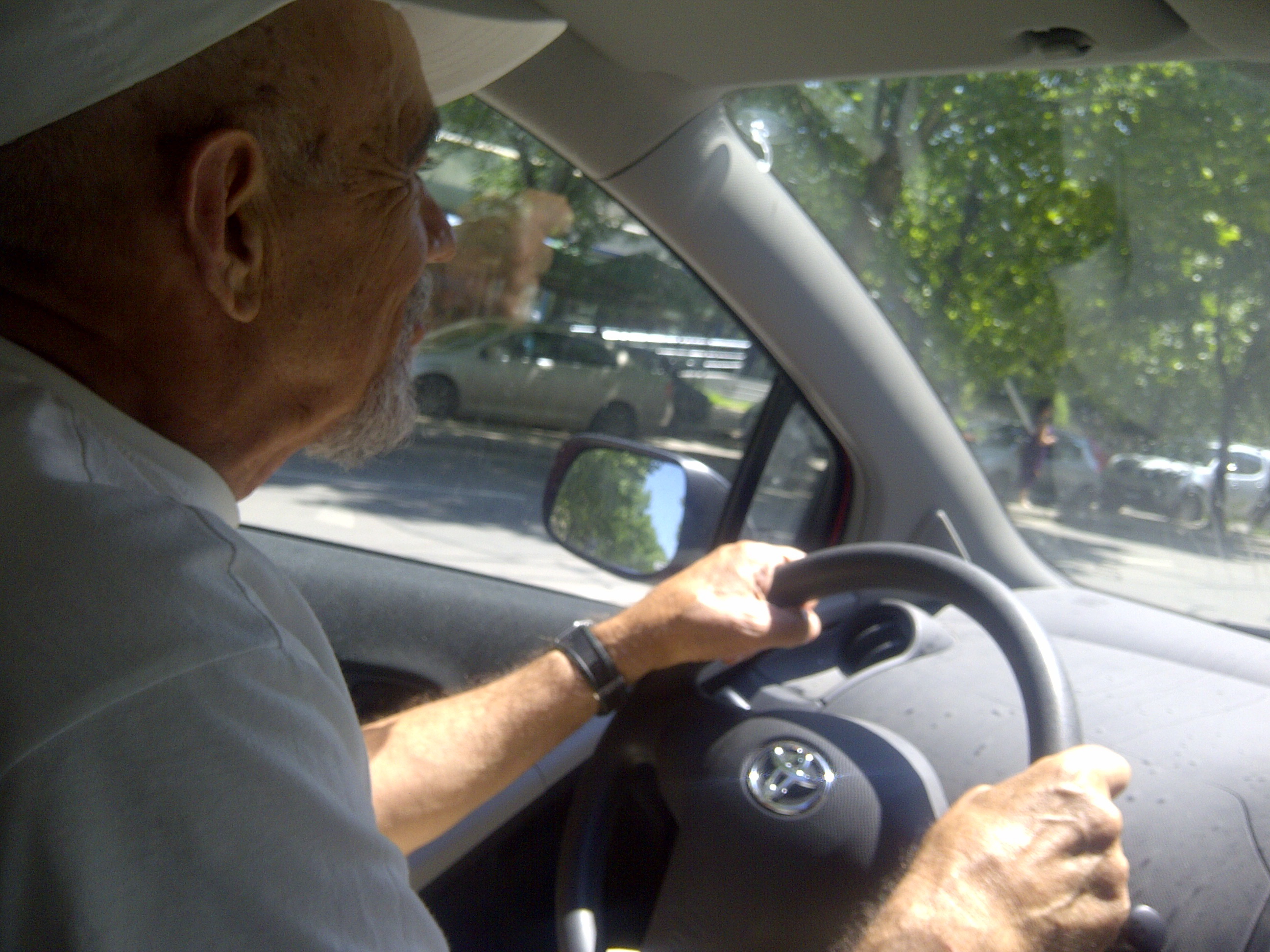 Tatal lui Teo e mare amator de condus si de pescuit