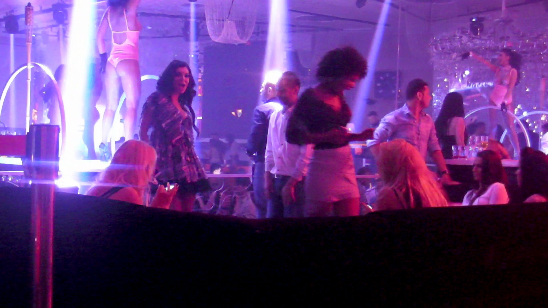 Andreea a dansat intreaga seara alaturi de prietenele ei