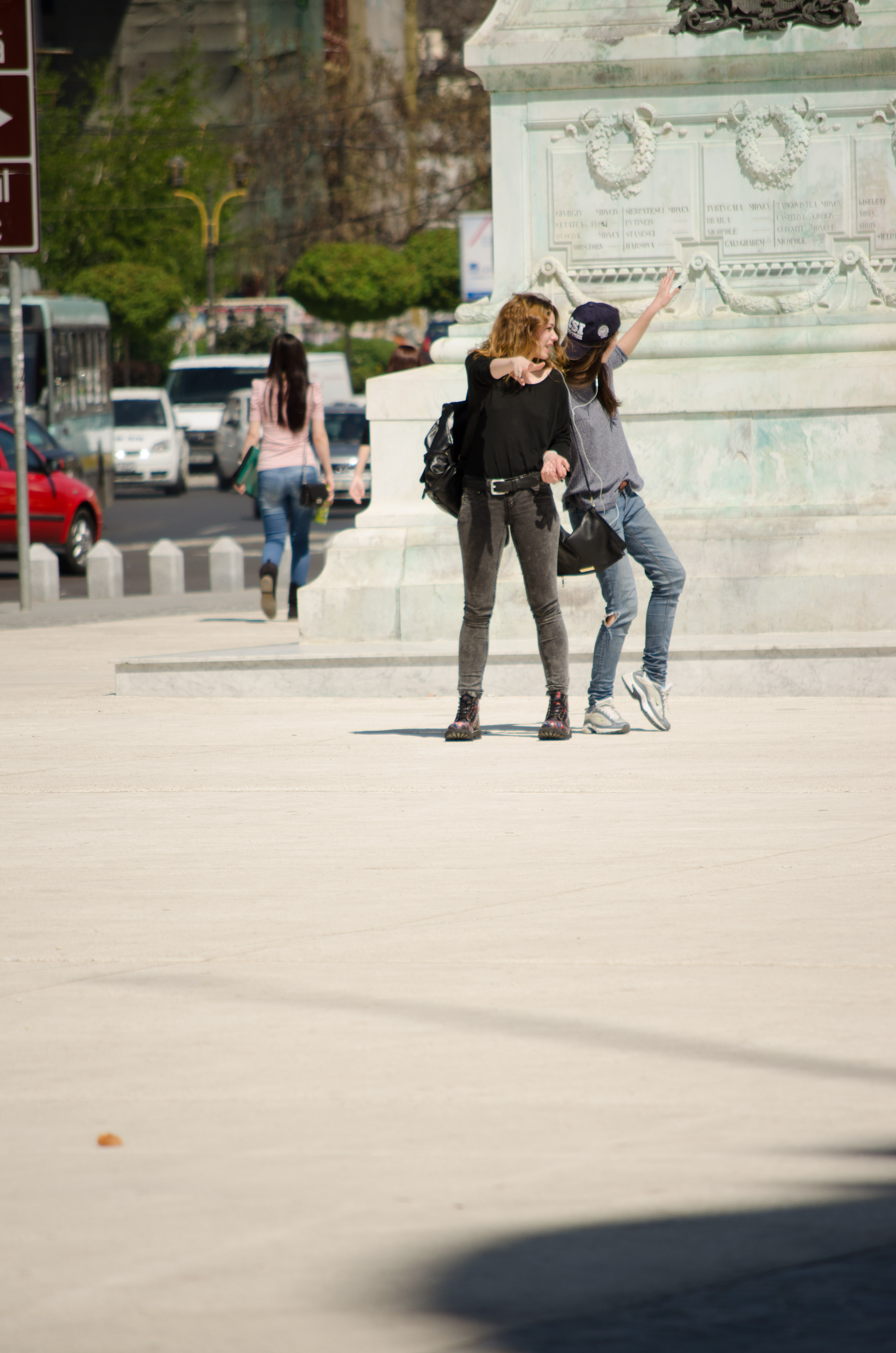 Noua iubita a lui Lucian se poarta ca o pustoaica de 14 ani