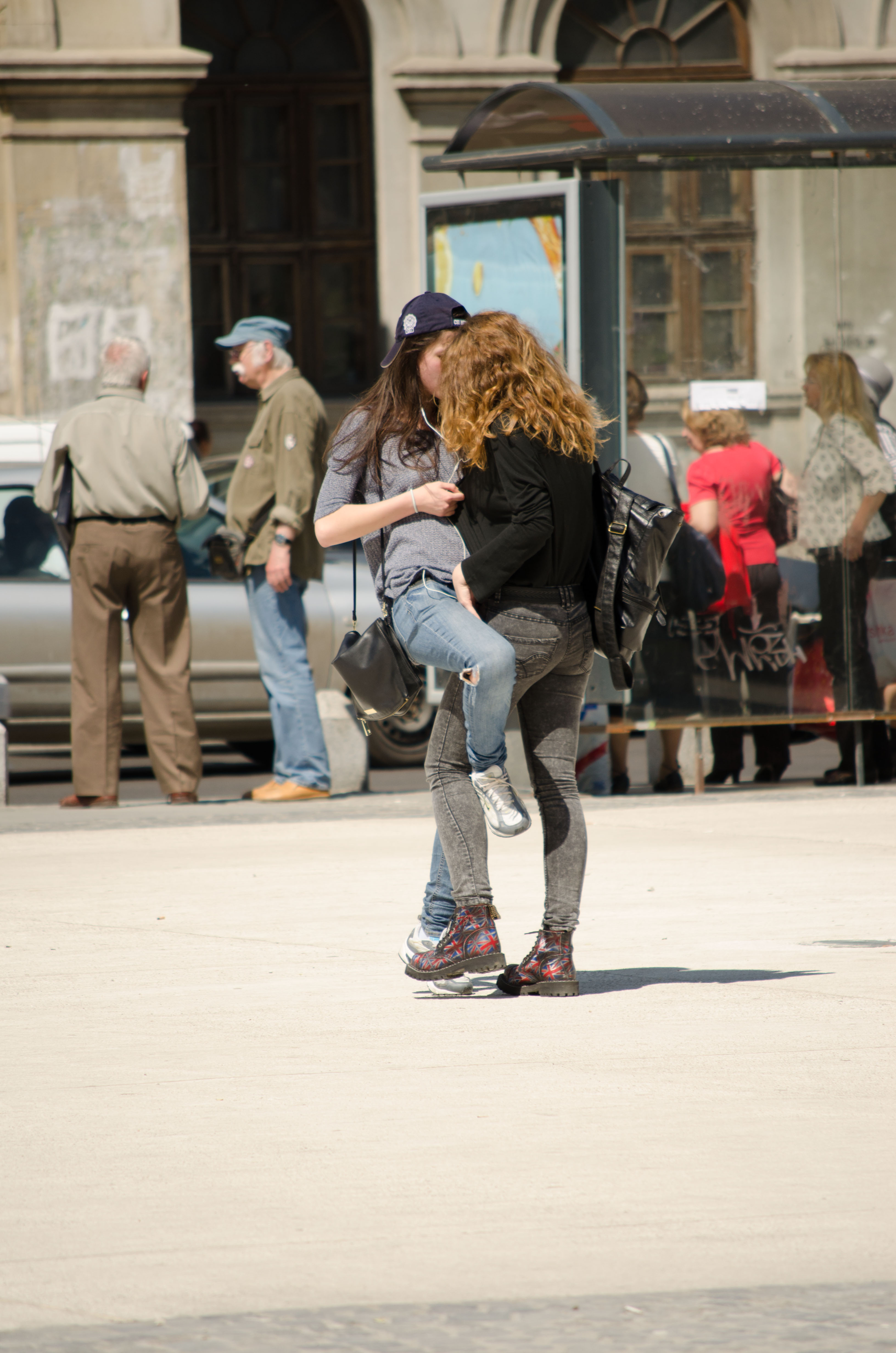 Maria nu s-a dezlipit nici o clipa de prietena ei