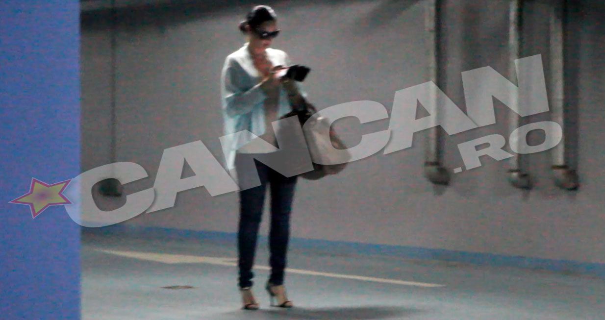 La iesirea de la sala, Andreea a inceput sa butoneze telefonul