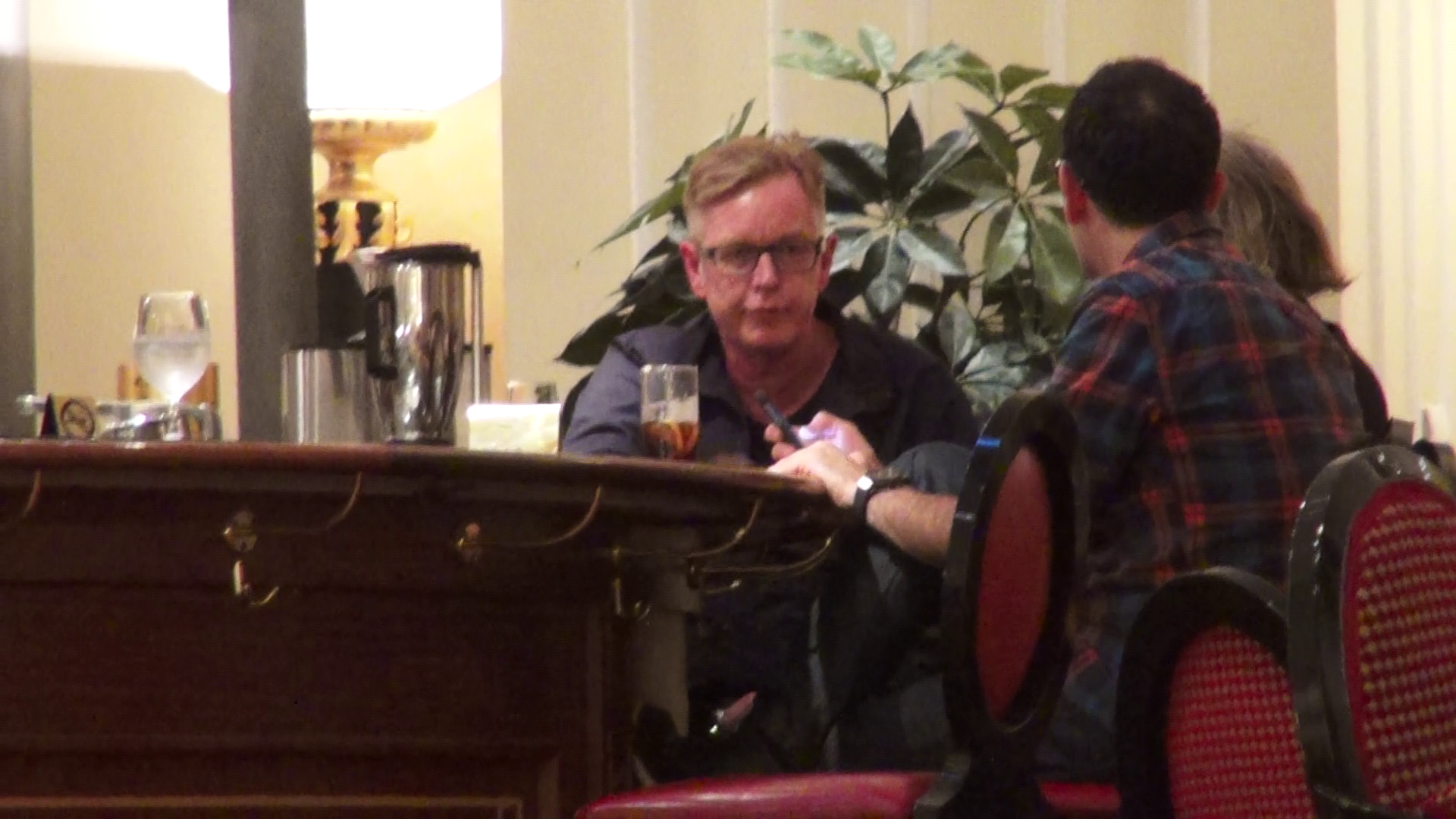 Andy a ramas la bar sa se racoreasca... la o bere