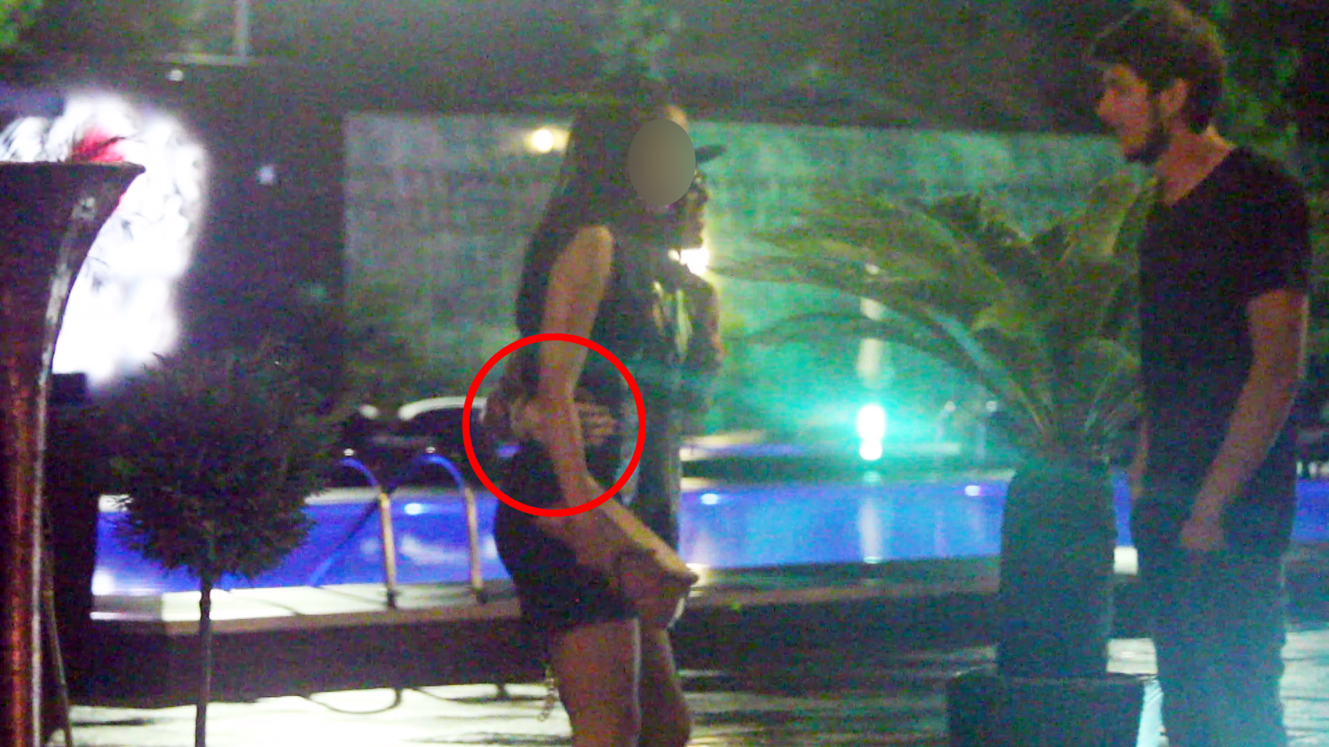 Cei doi pareau foarte aproopiati si aveau gesturi extrem de familiare