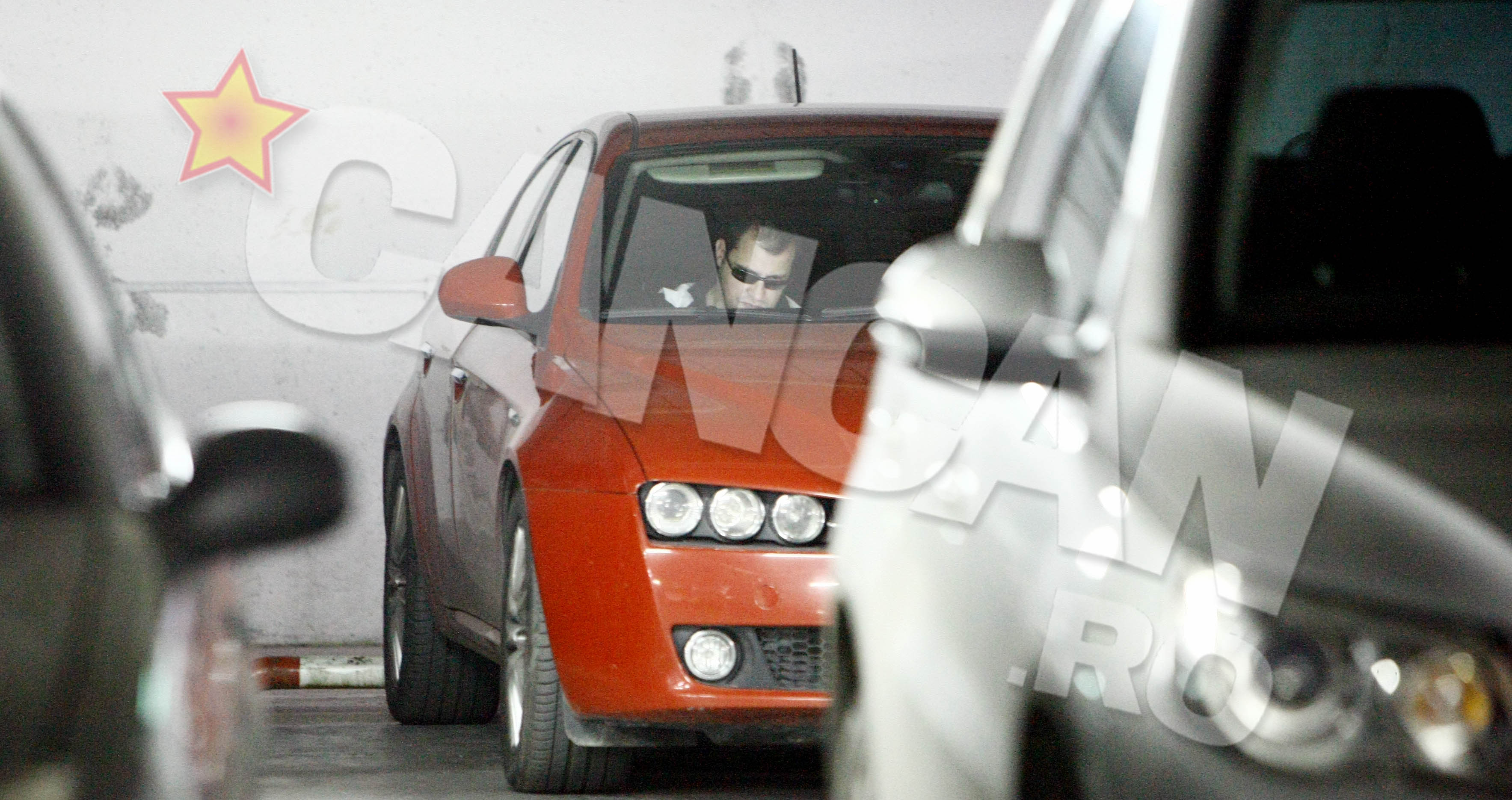 Huidu si-a scos laptopul si a inceput sa lucreze de zor