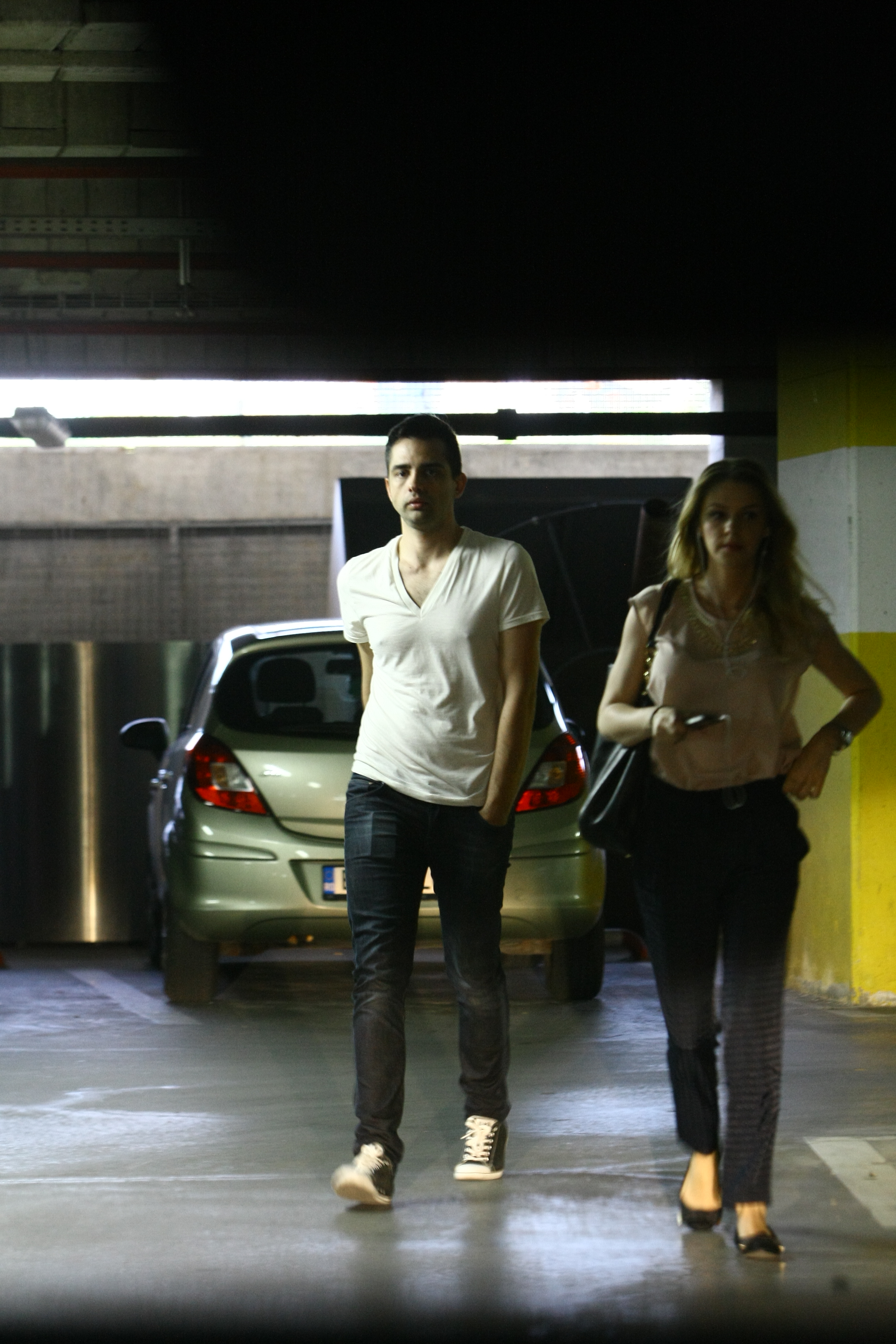 Mihai si Laura s-au ignorat tot drumul pana la masina