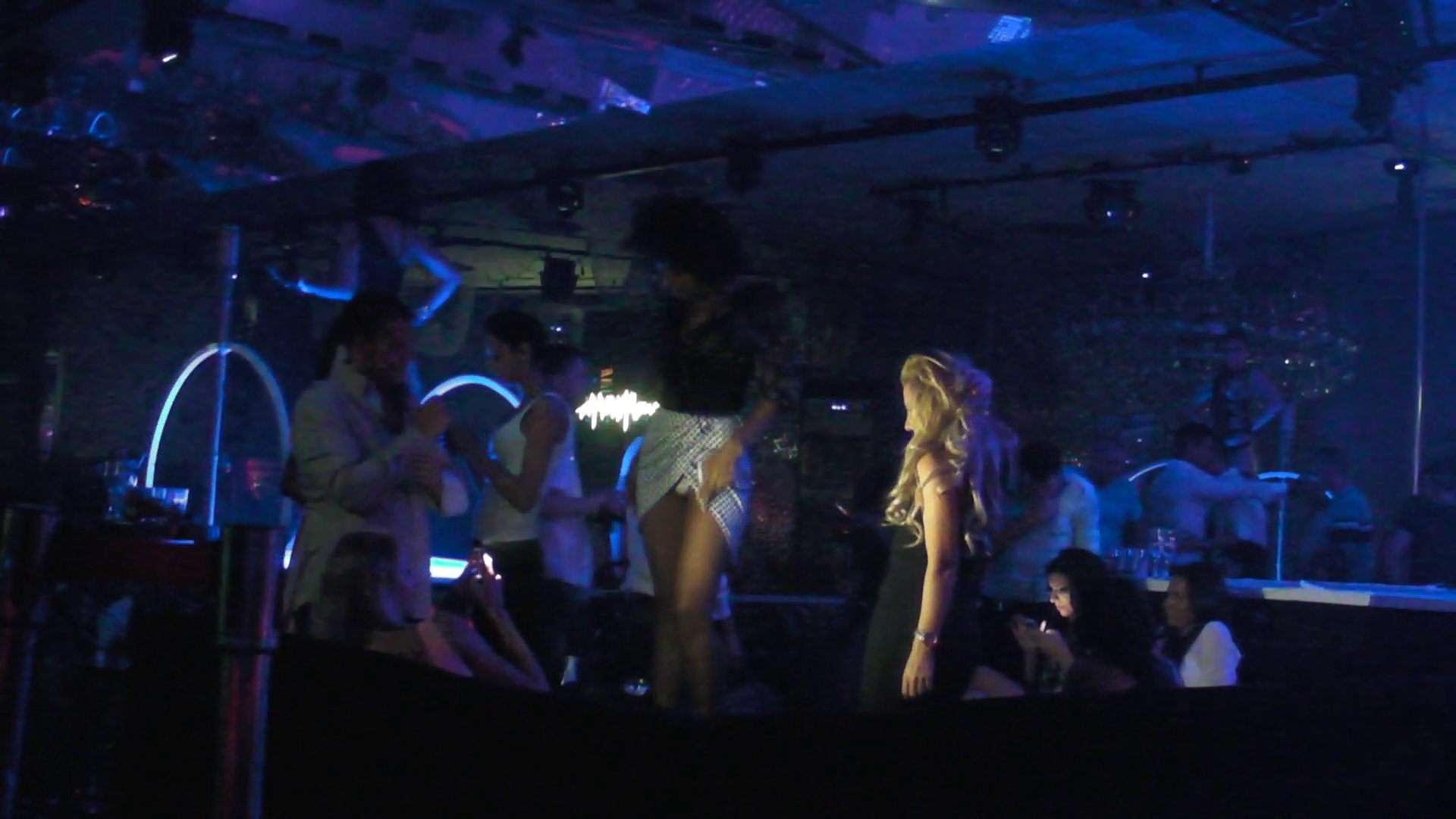 Mulatra este cunoscuta prin Constanta ca fiind una dintre tinerele care il insotesc pe edil la petreceri