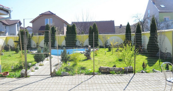 Aceatsa este gradinita deschisa de artista