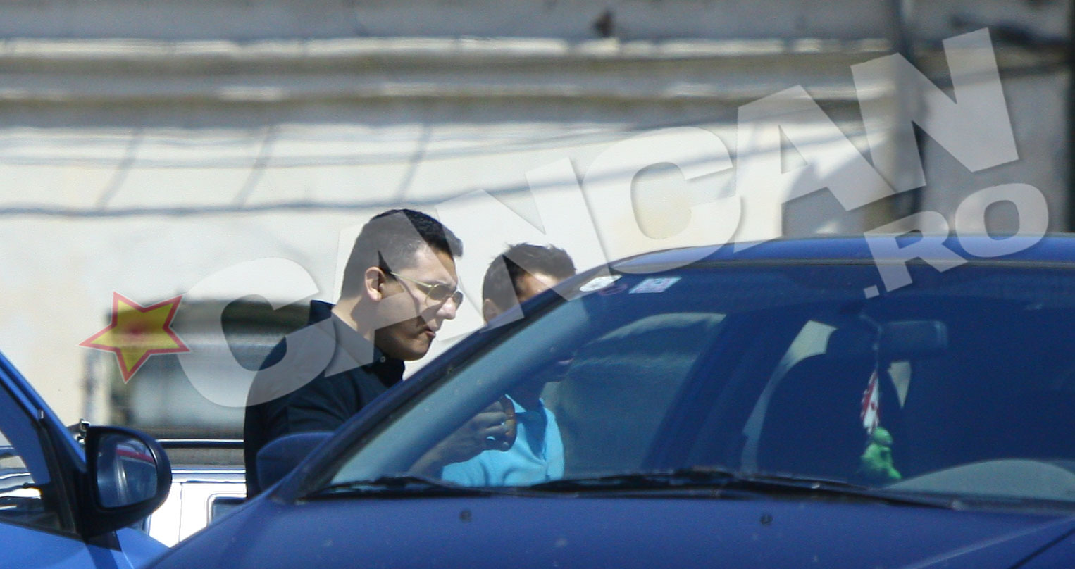 Infometat, Lucian a trecut la mancat covrigi, in vreme ce discuta cu un coleg