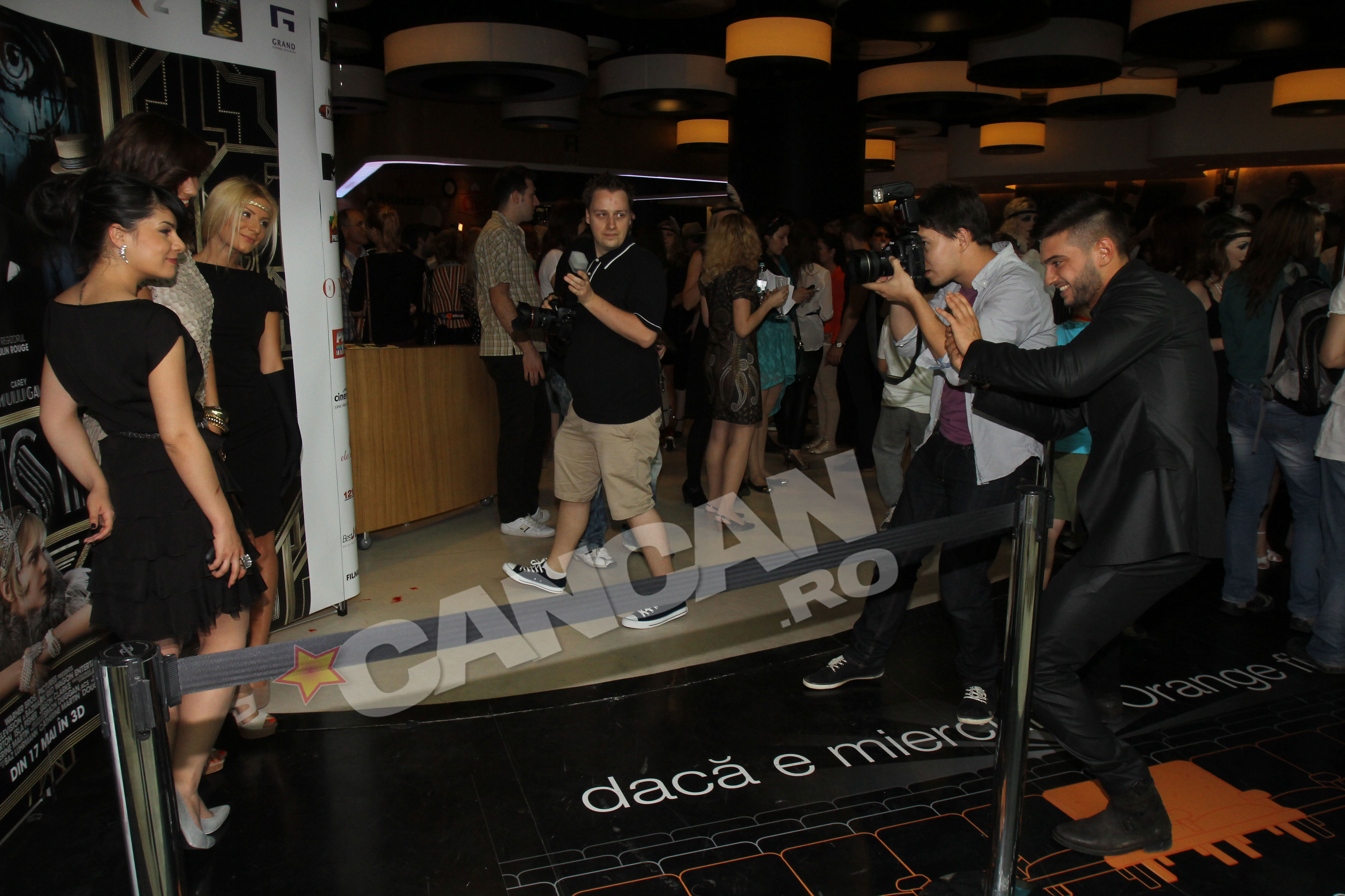 Oana, Alina si Ana au pozat la panou, parca special pentru fotograful de ocazie Dorian