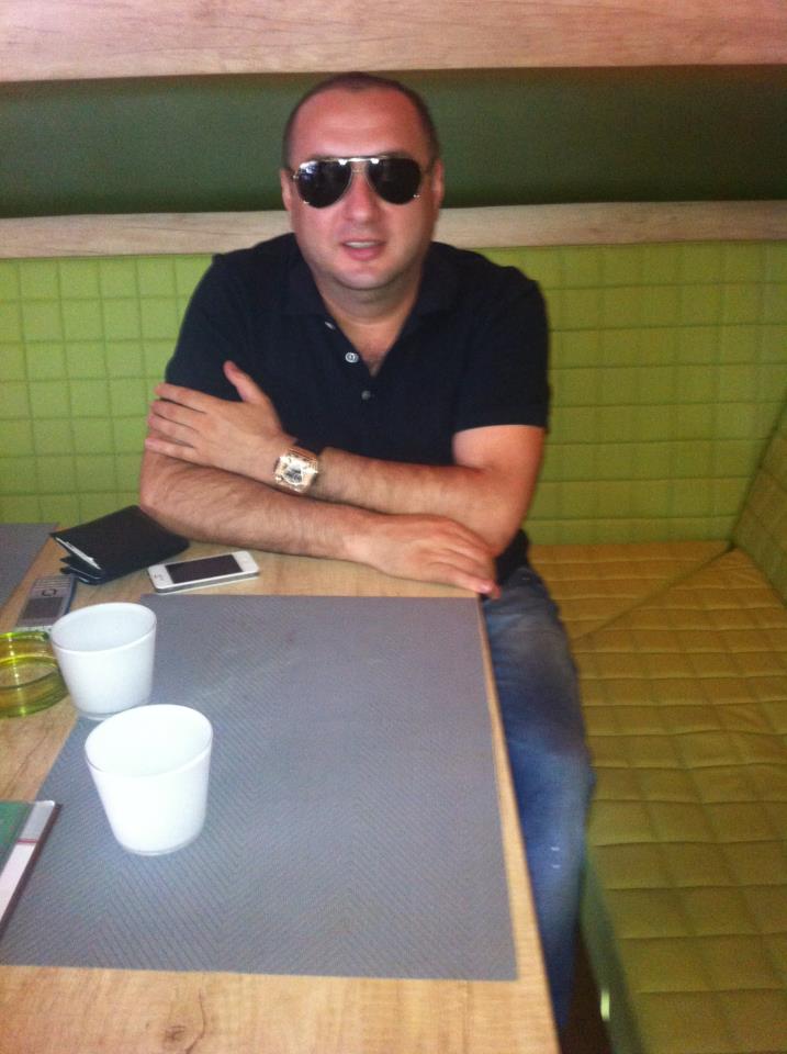 Leo a intrat in atentia presei dupa ce a avut relatii cu mai multe vedete autohtone