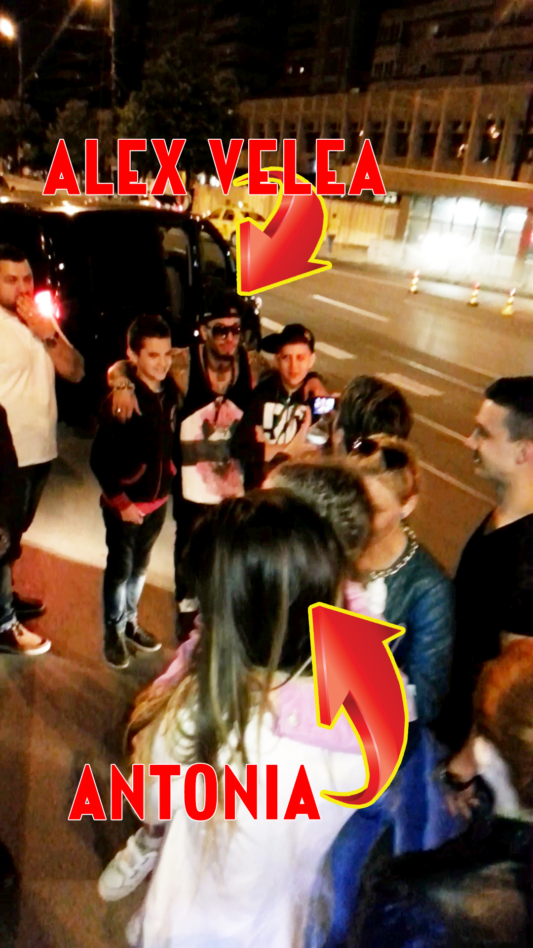 Alex Velea si Antonia au fost opriti de fani si politisti pentru poze si autografe