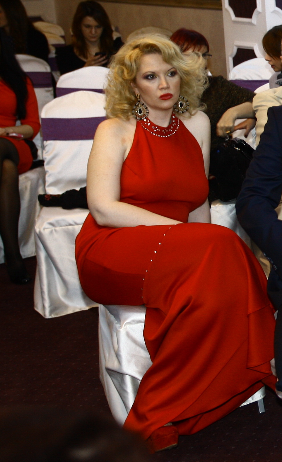 Rujul rosu o avanteajza foarte mult pe blonda