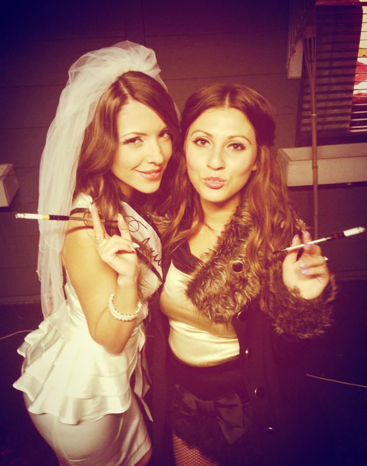 Alaturi de sora ei, la petrecerea de la nunta