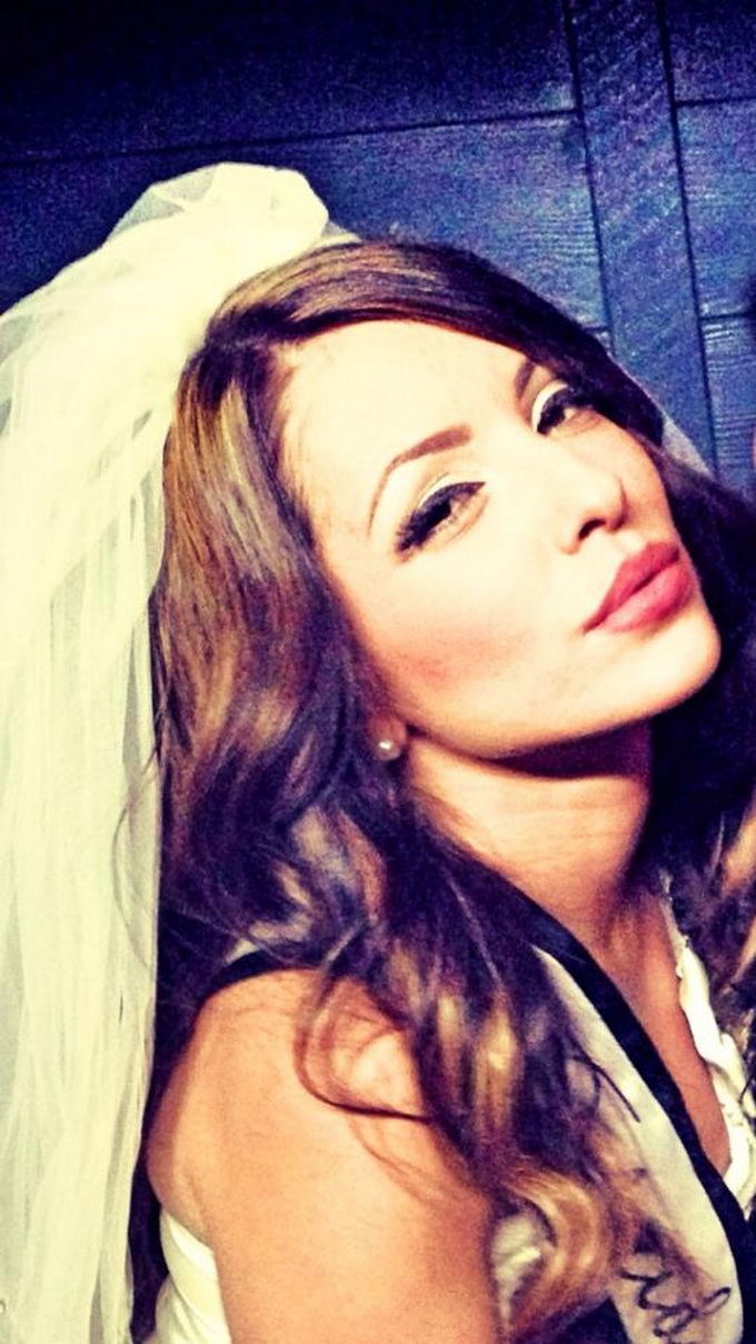 Cantareata se va casatori religios de abia in luna august