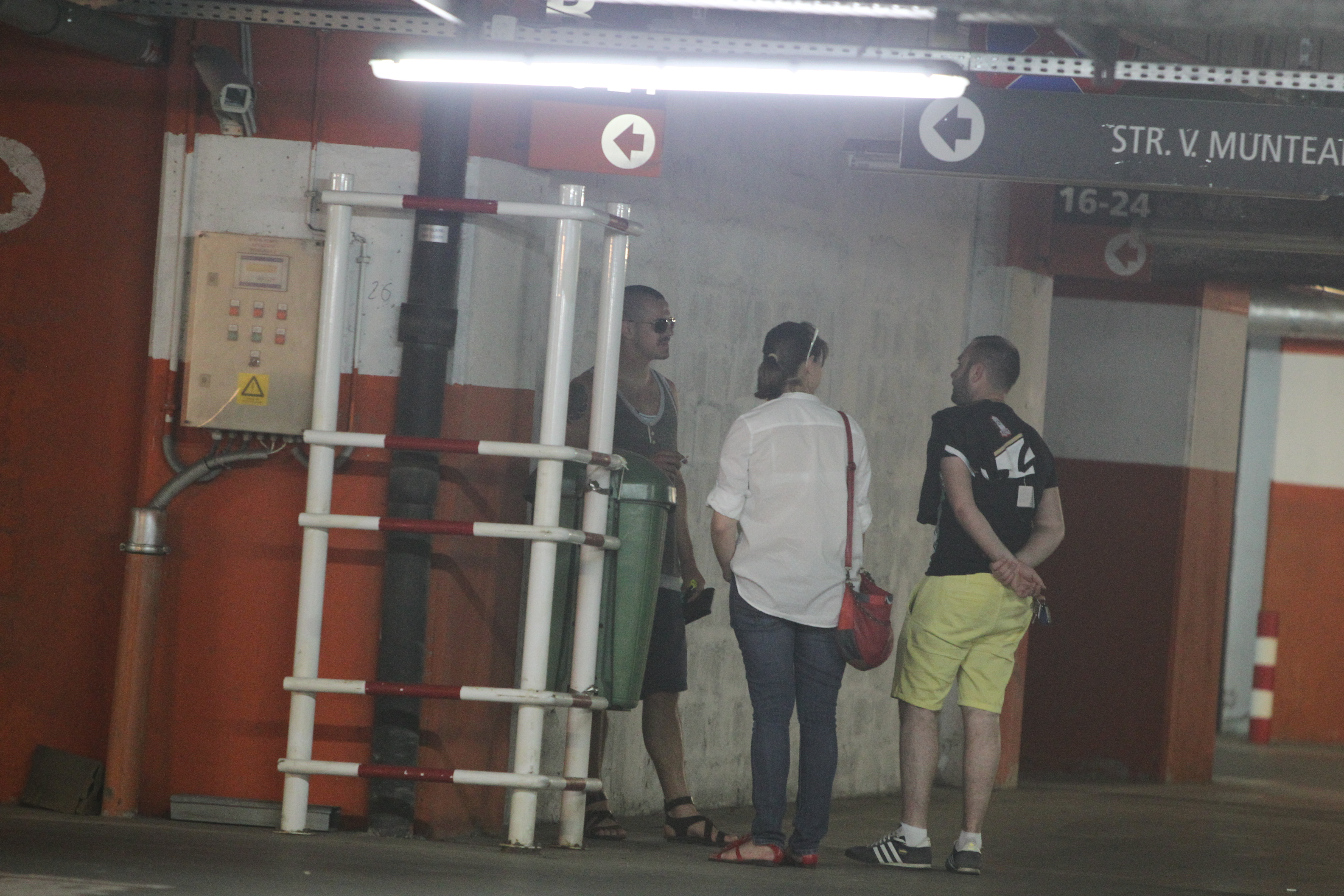 Pentru a nu fii recunoscut, Florescu nu si-a dat jos ochelarii de soare de la ochi